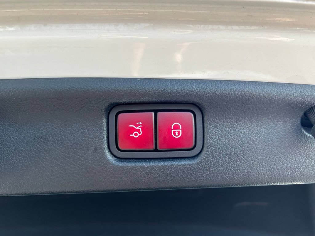 Used 2022 Mercedes-Benz C 300 4MATIC Sedan image 33