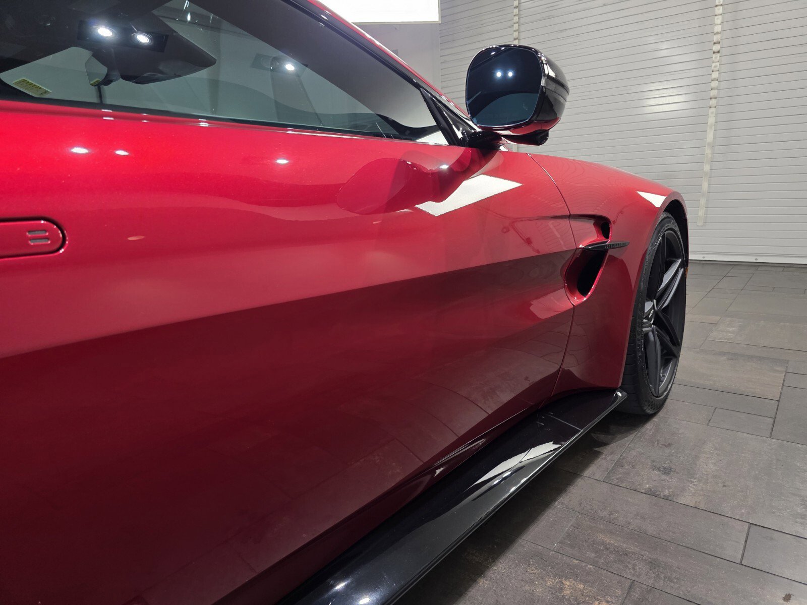 Used 2025 Aston Martin V8 Vantage Coupe image 9