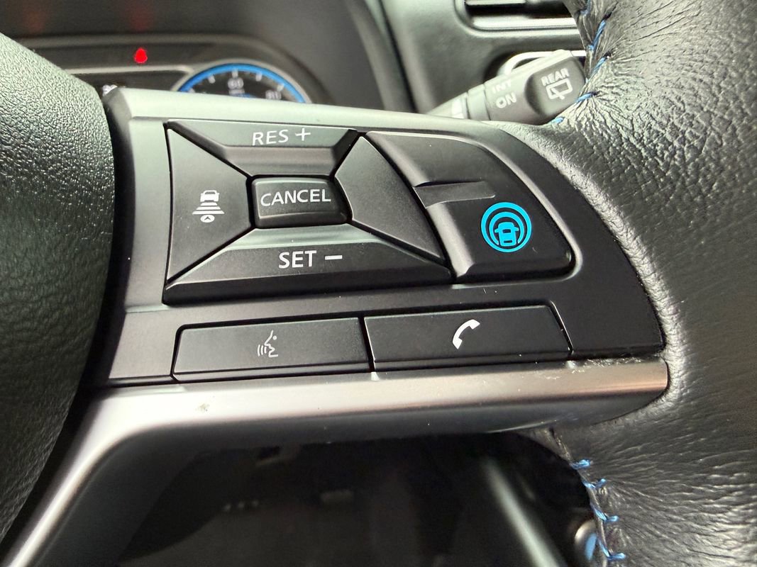 Used 2020 Nissan Leaf SV w/ SV Technology Package FWD image 34