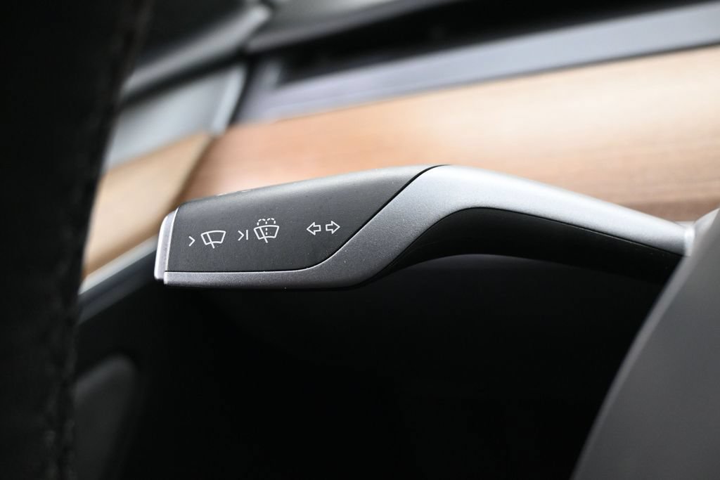 Used 2024 Tesla Model Y 2WD image 9