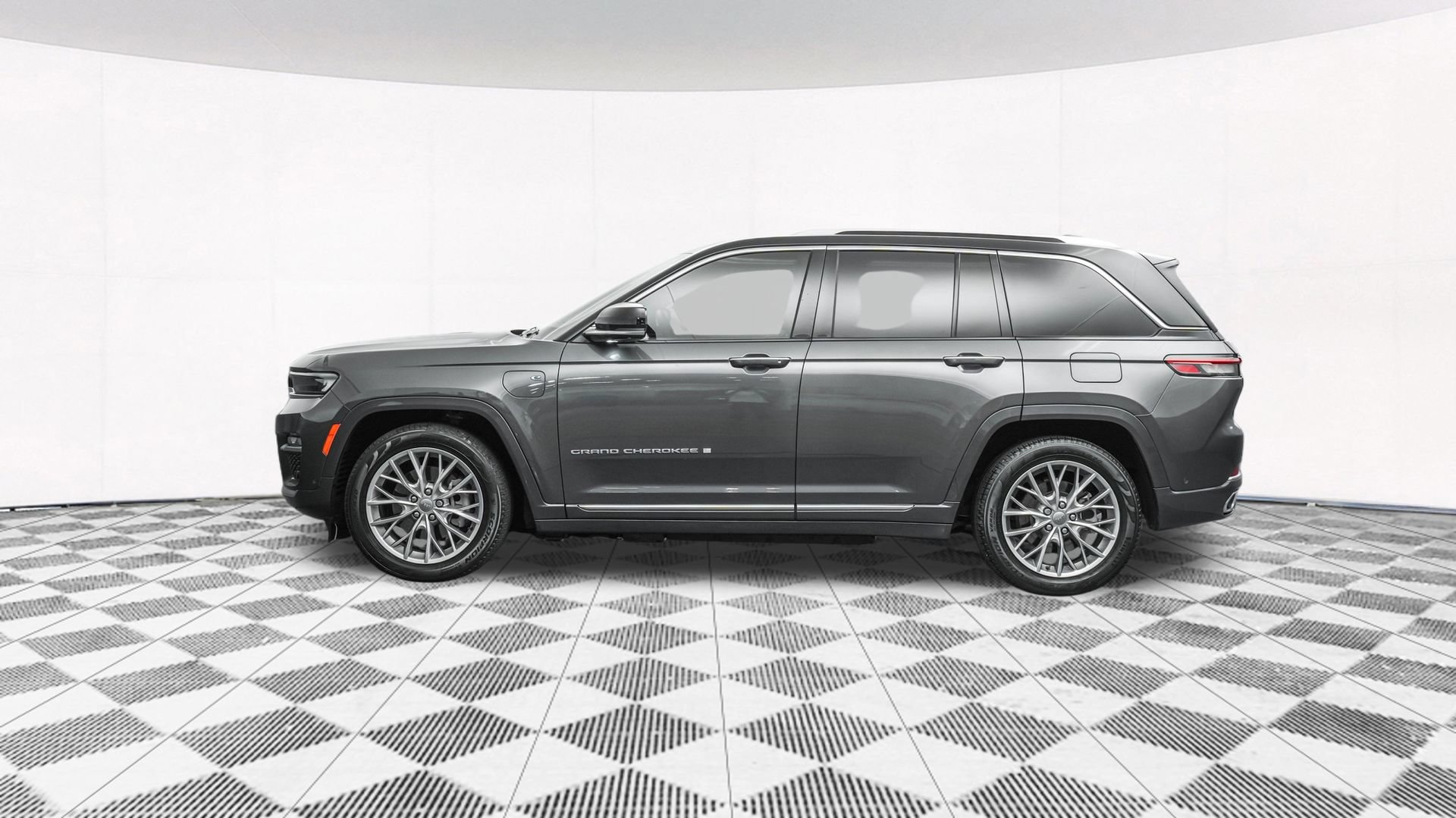 Used 2022 Jeep Grand Cherokee Summit w/ Advanced Protech Group IV AWD/4WD image 7