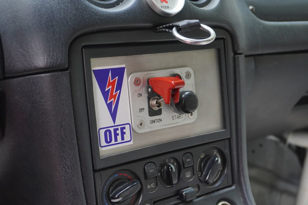 Used 1999 MAZDA MX-5 Miata RWD image 20