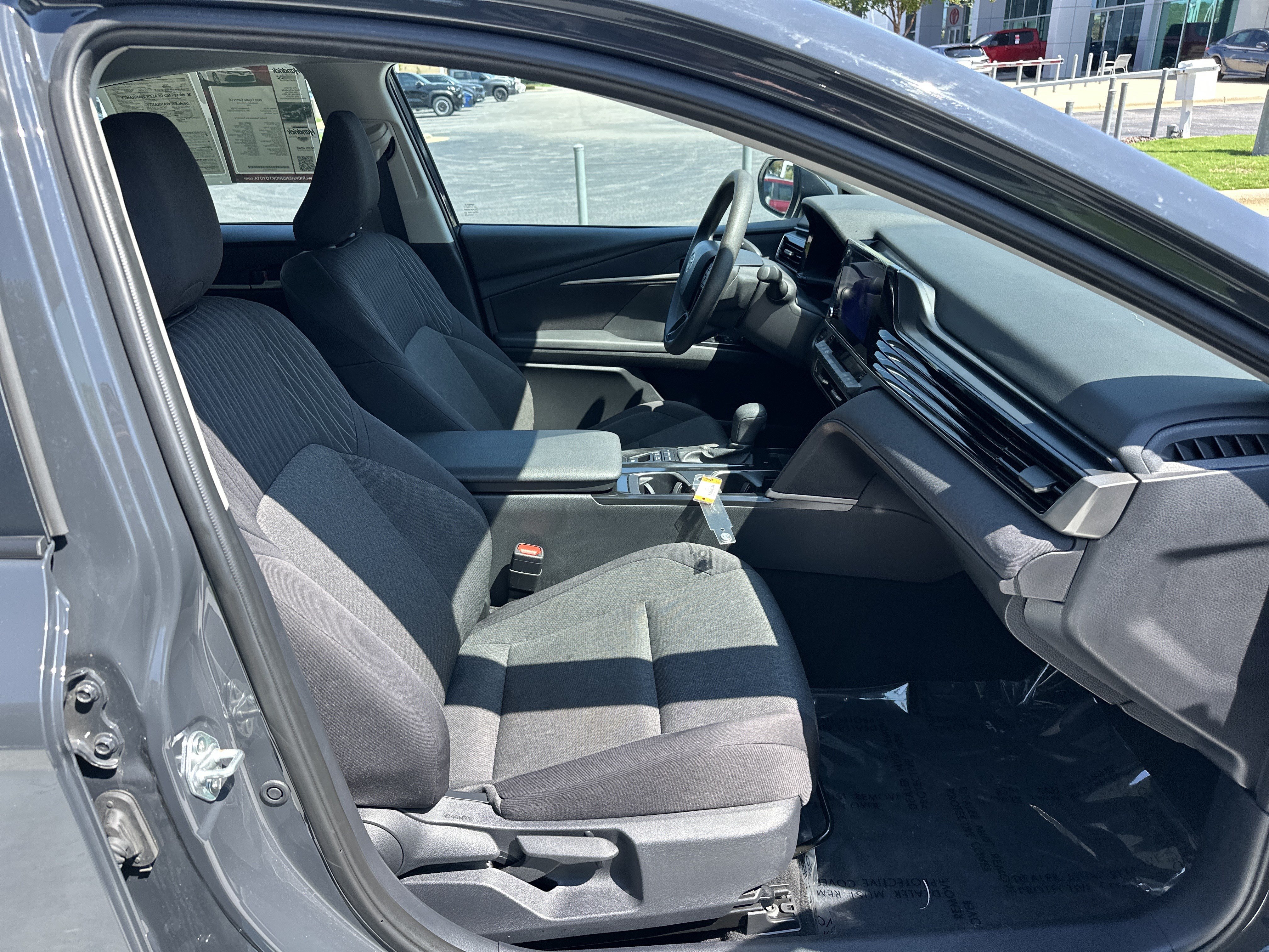 Used 2025 Toyota Camry LE FWD image 33