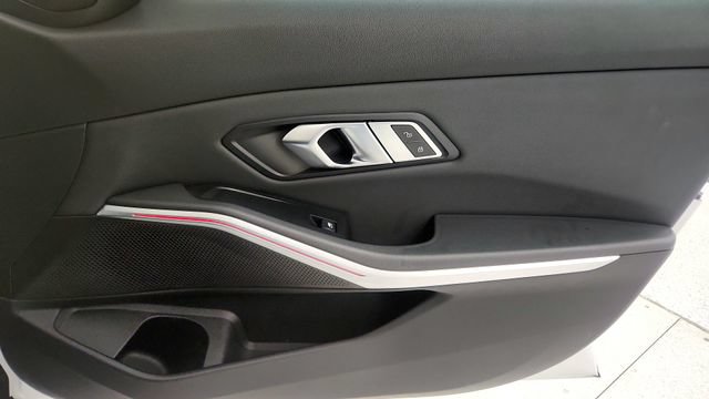 Used 2020 BMW 330i Sedan w/ Convenience Package RWD image 37