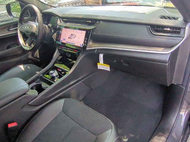 New 2026 Jeep Grand Cherokee Altitude RWD image 38