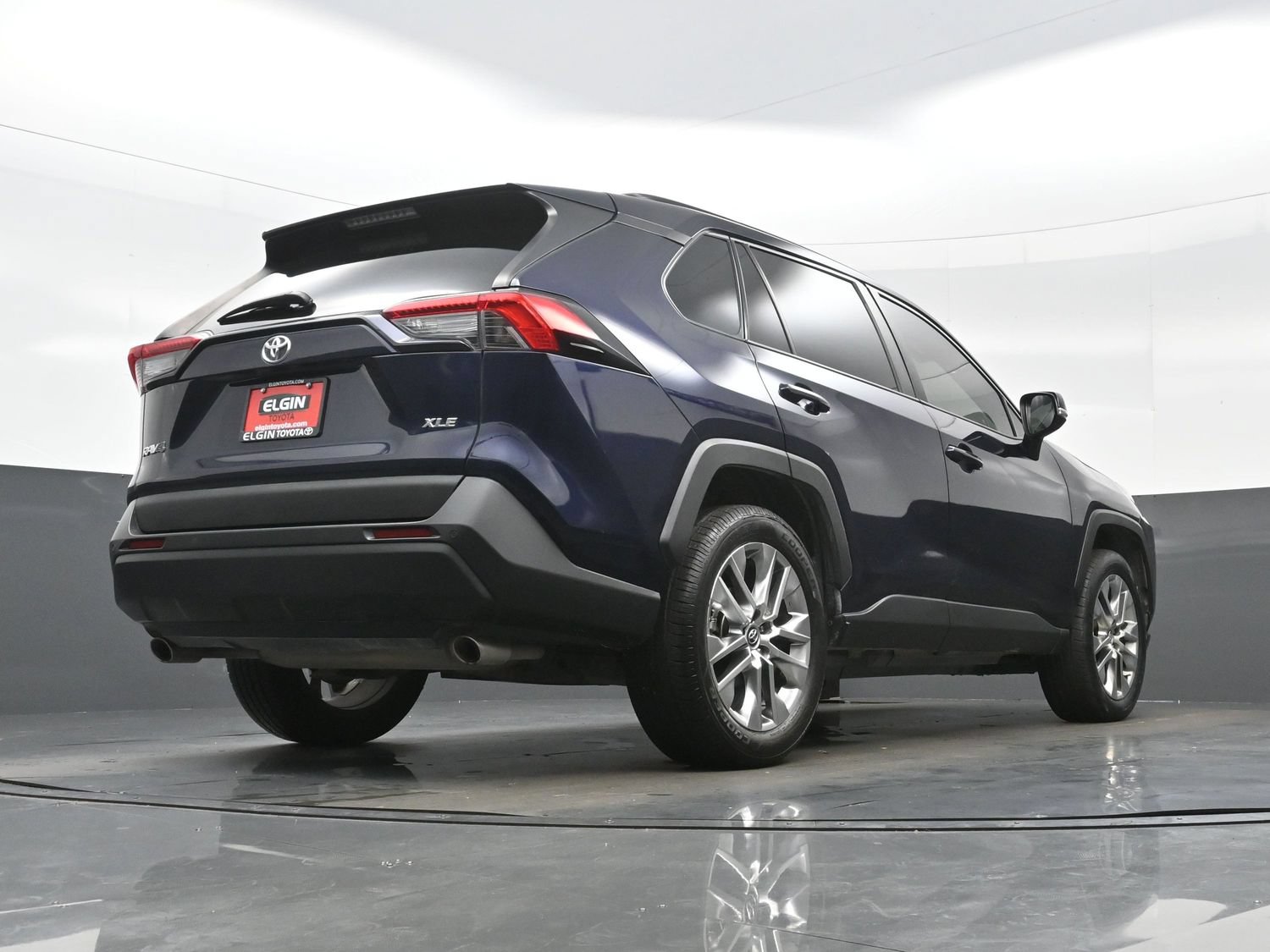 Used 2020 Toyota RAV4 XLE Premium FWD image 31