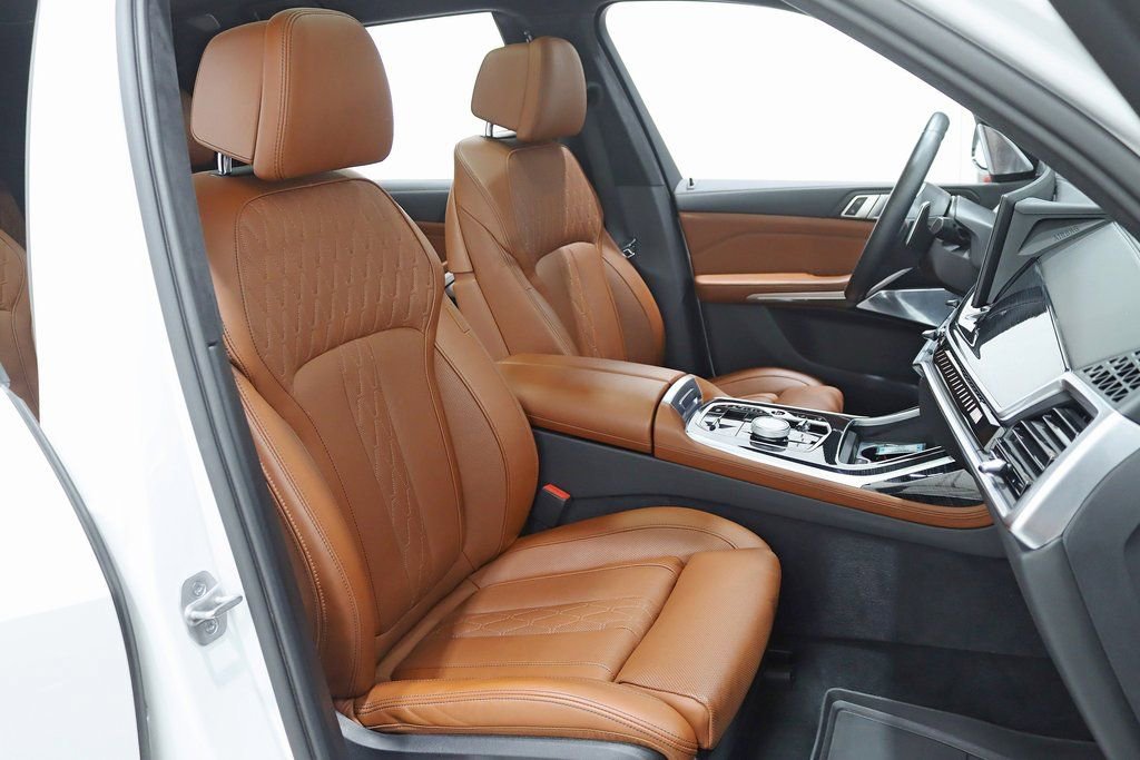 Used 2024 BMW X7 M60i w/ Executive Package image 31