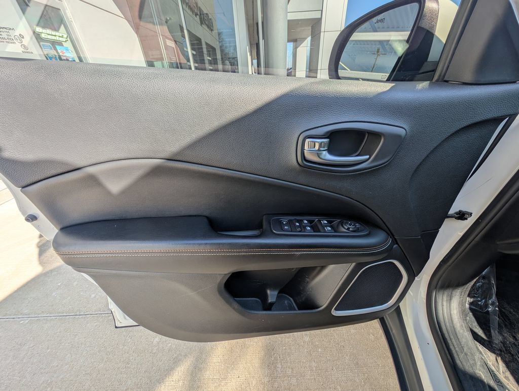 Used 2019 Jeep Compass Latitude AWD/4WD image 39