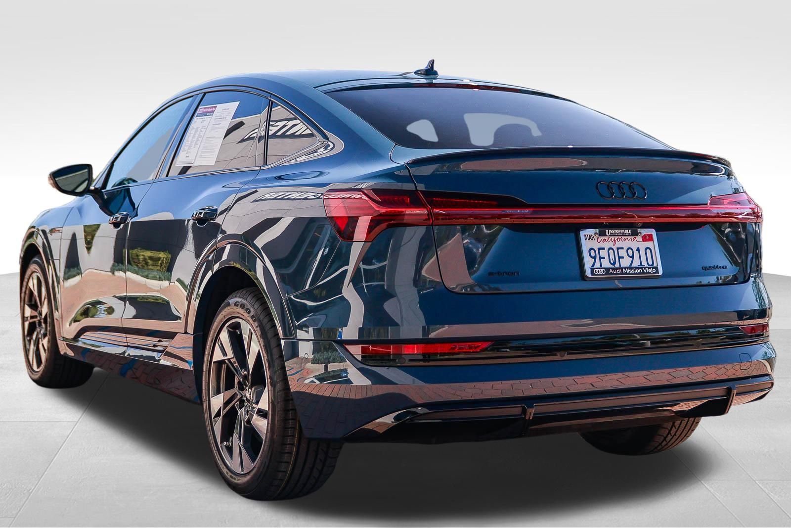 Used 2023 Audi e-tron Premium w/ Convenience Plus Package image 4