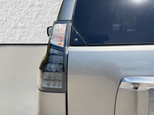 Used 2023 Lexus GX 460 Premium w/ Accessory Package AWD/4WD image 10