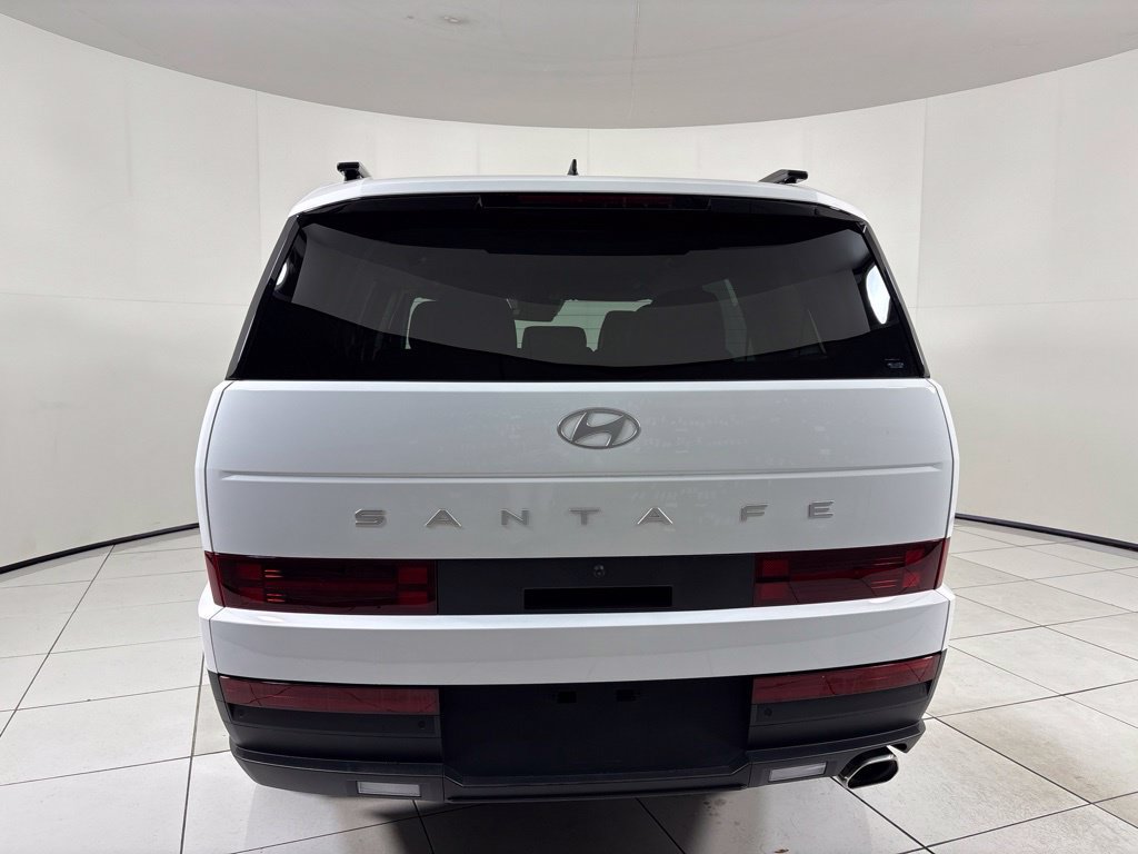 Used 2025 Hyundai Santa Fe SEL FWD image 4