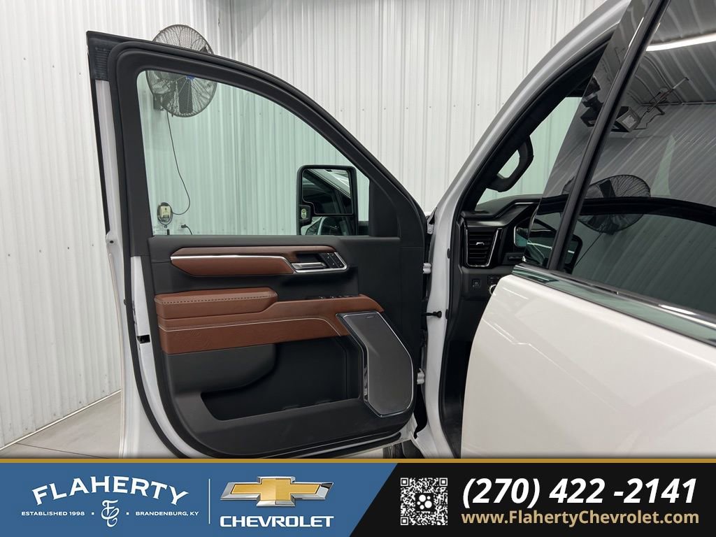 Used 2024 GMC Sierra 3500 Denali Ultimate image 8