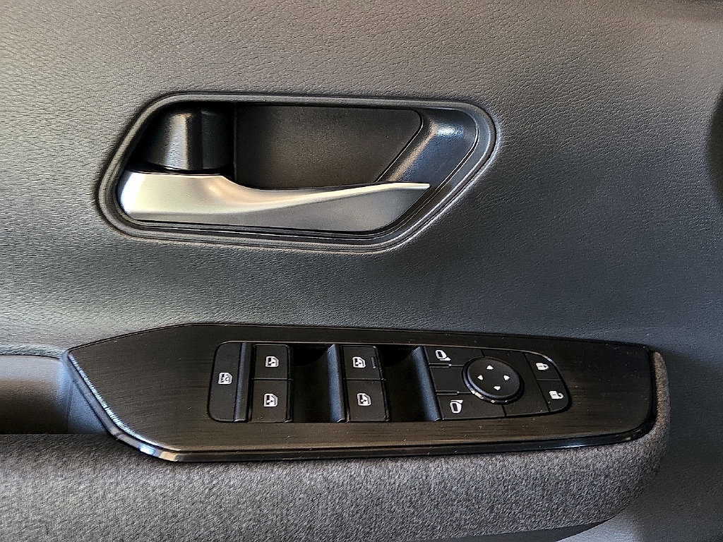 New 2027 Nissan Kicks SV w/ SV Premium Package AWD/4WD image 15