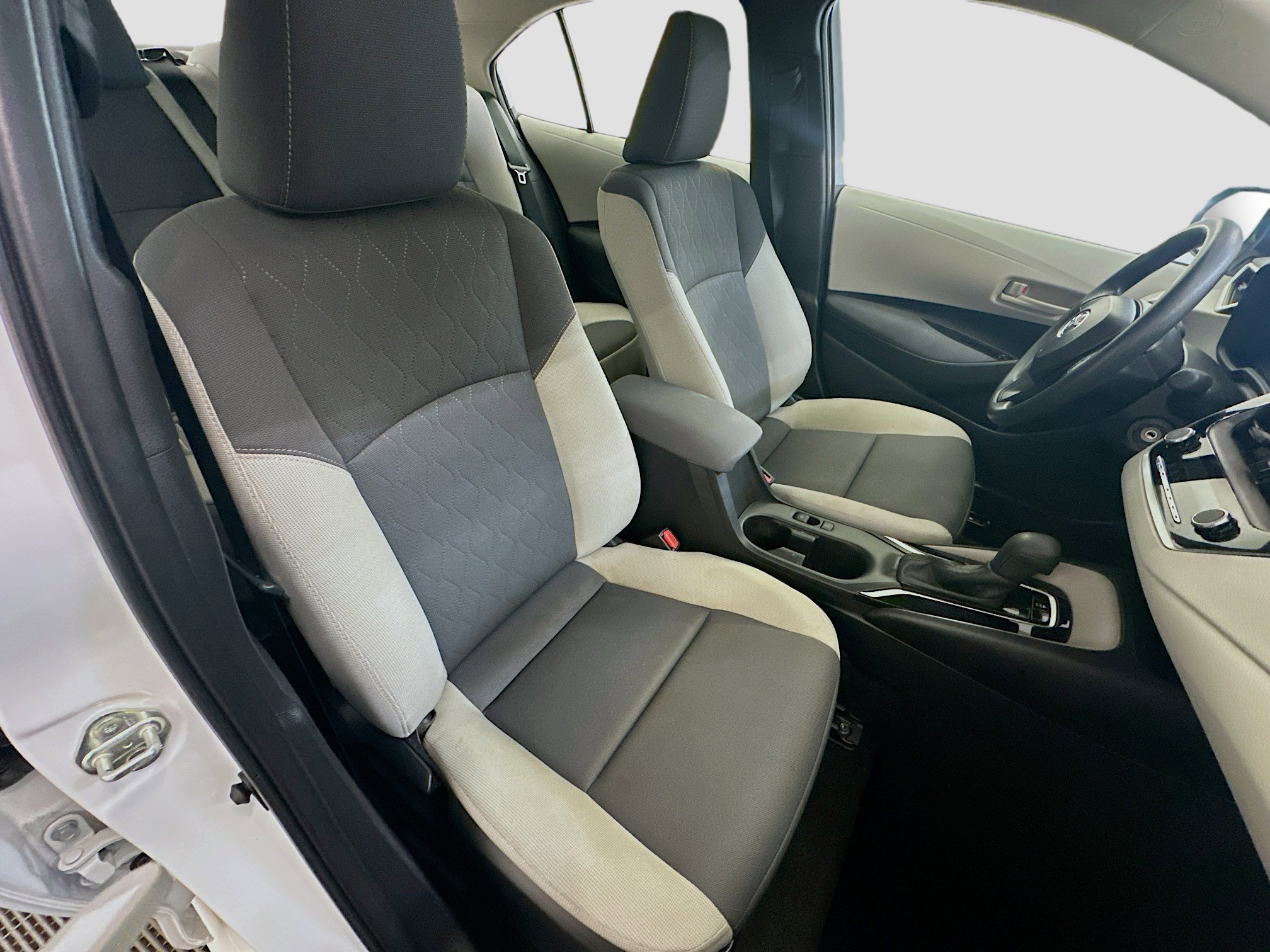 Used 2024 Toyota Corolla LE FWD image 32
