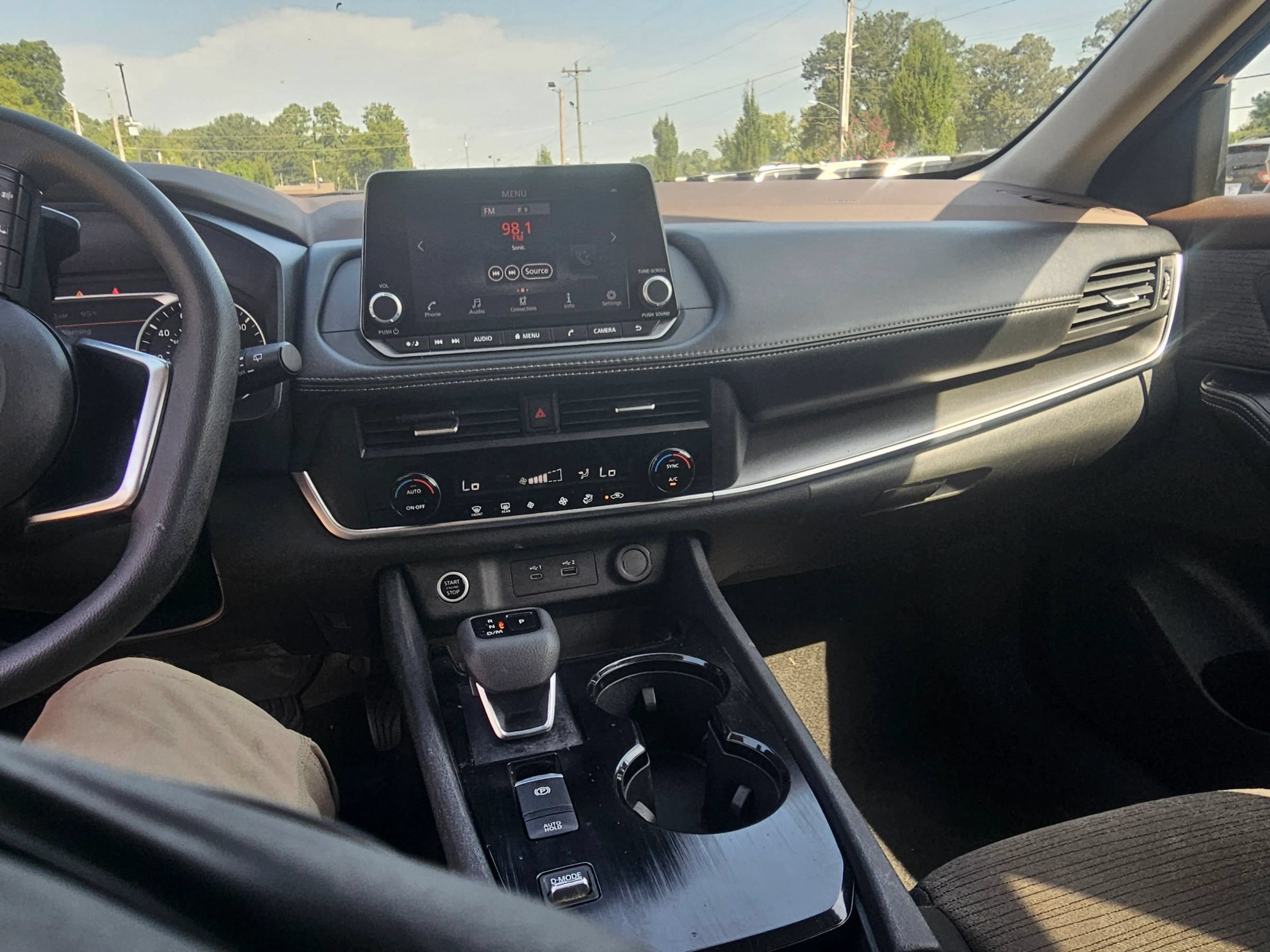 Used 2023 Nissan Rogue SV FWD image 16