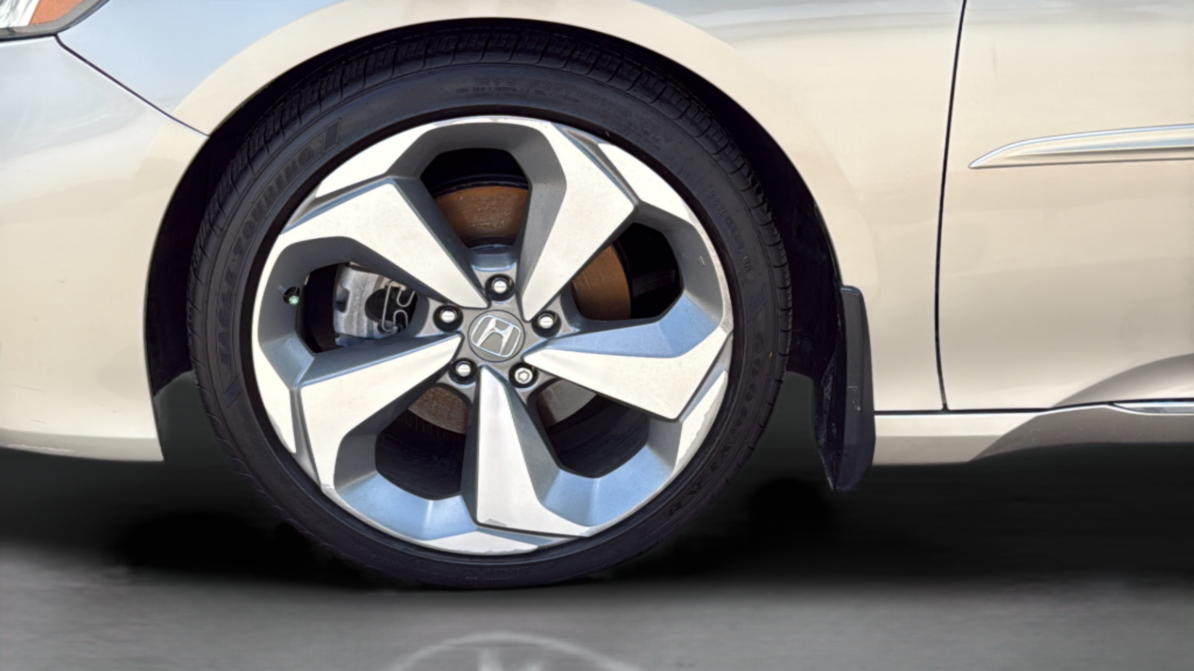 Used 2018 Honda Accord Touring image 31