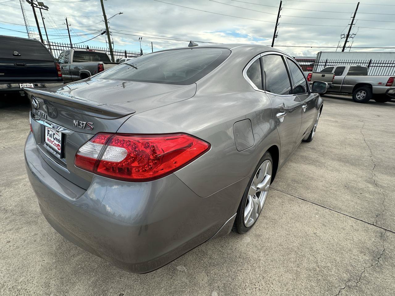 Used 2011 INFINITI M37 w/ Sport Pkg RWD image 5