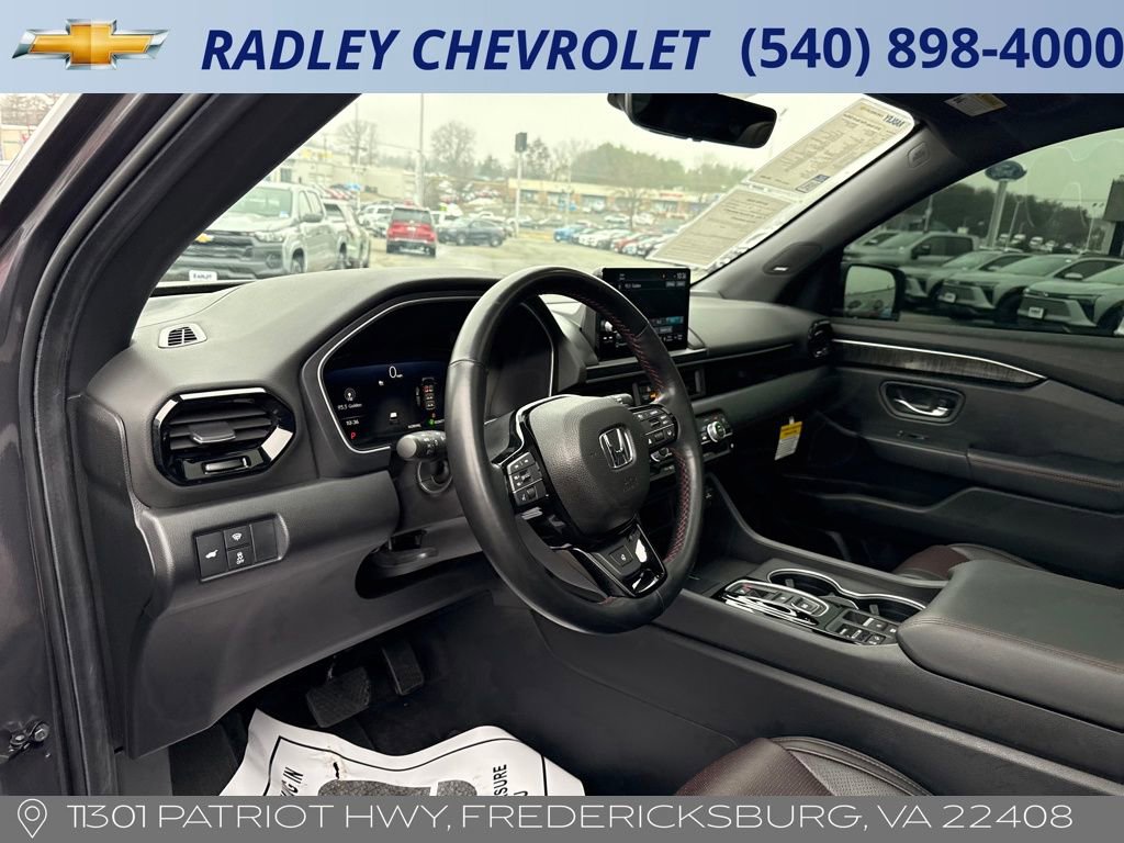 Used 2025 Honda Pilot Black Edition image 4