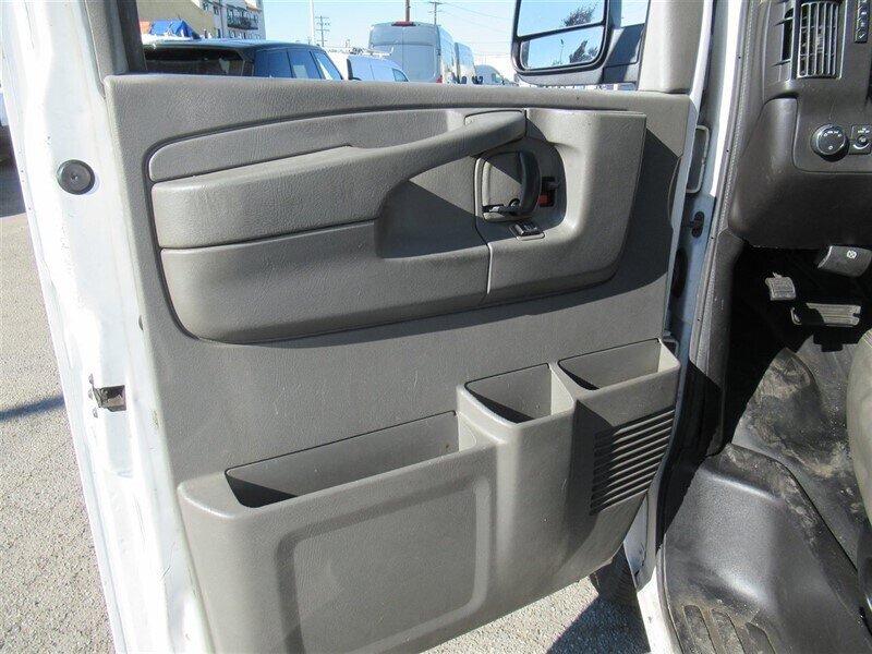 Used 2014 Chevrolet Express 2500 RWD image 12