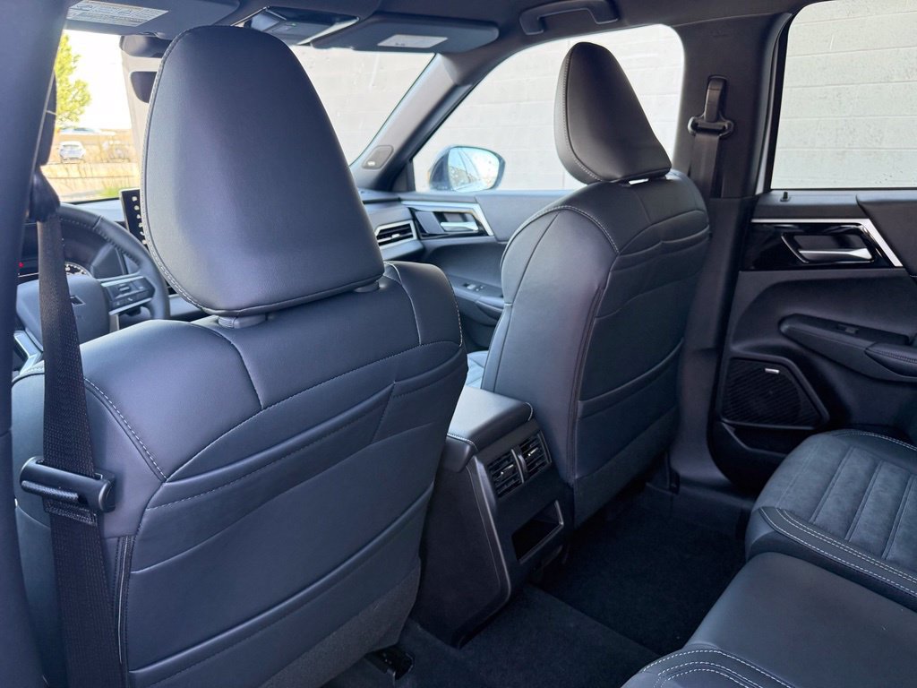 New 2026 Mitsubishi Outlander LE AWD/4WD image 24