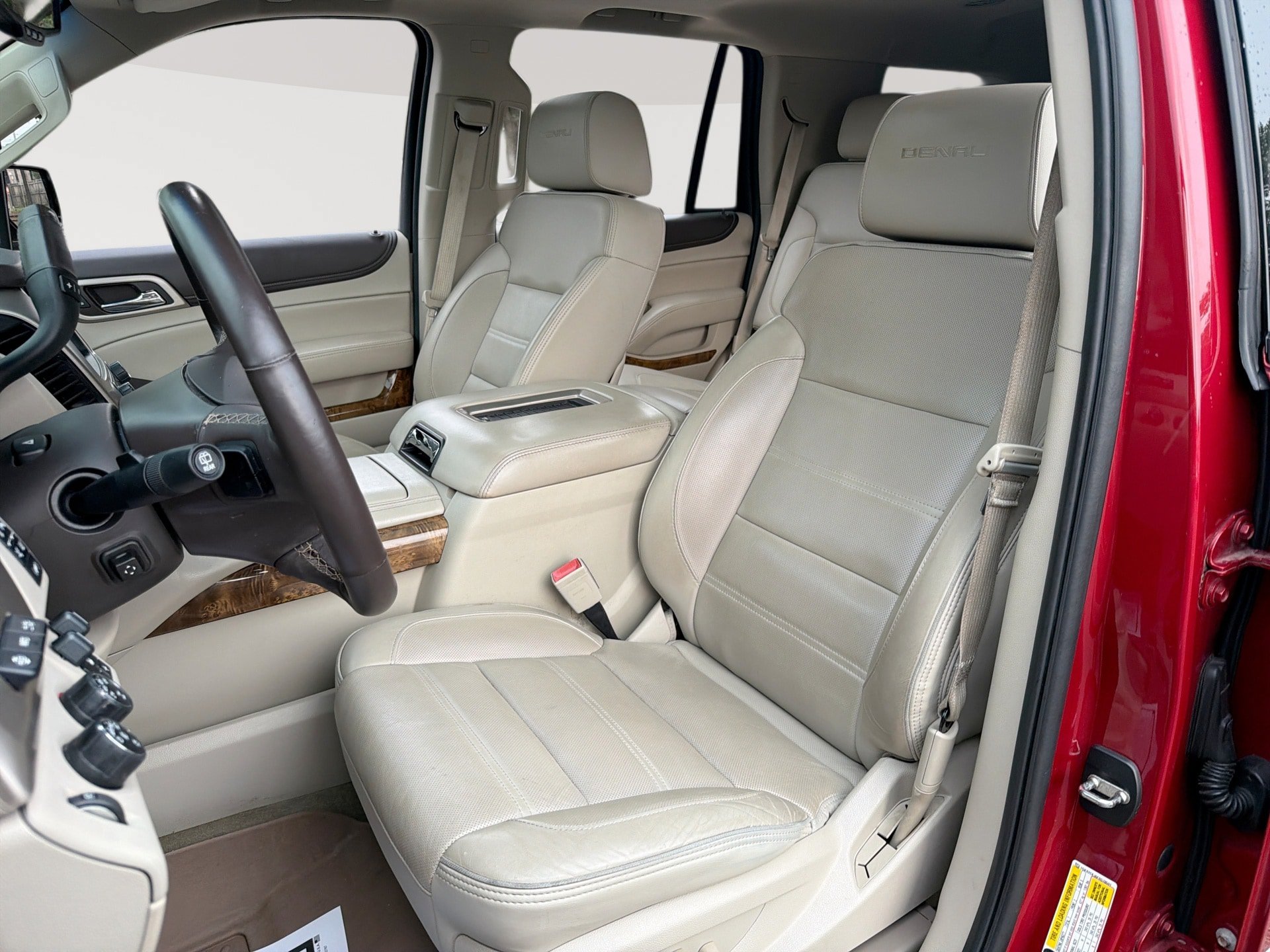 Used 2015 GMC Yukon Denali w/ Premium Package AWD/4WD image 13