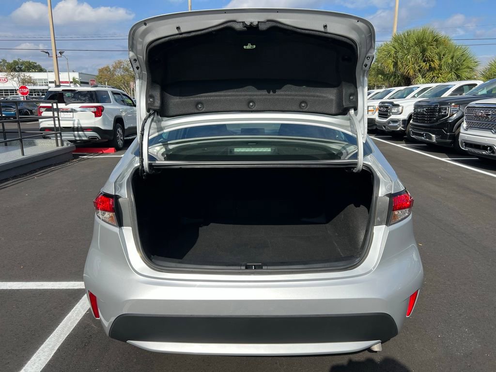 Used 2022 Toyota Corolla LE FWD image 16