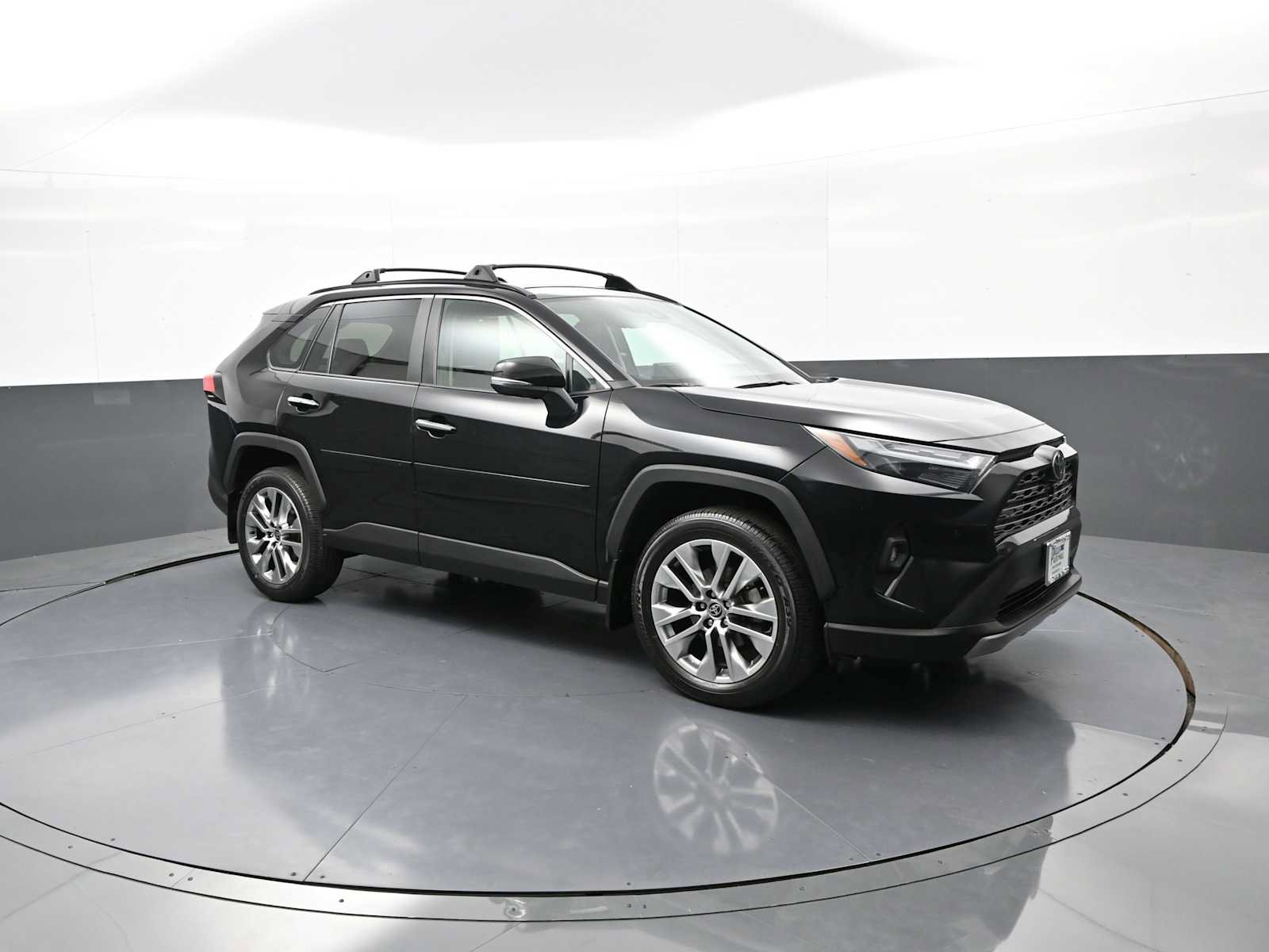 Used 2022 Toyota RAV4 Limited AWD/4WD image 4