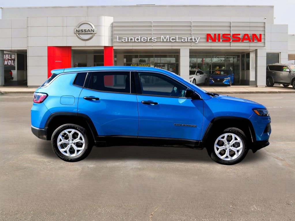 Used 2024 Jeep Compass Sport image 2