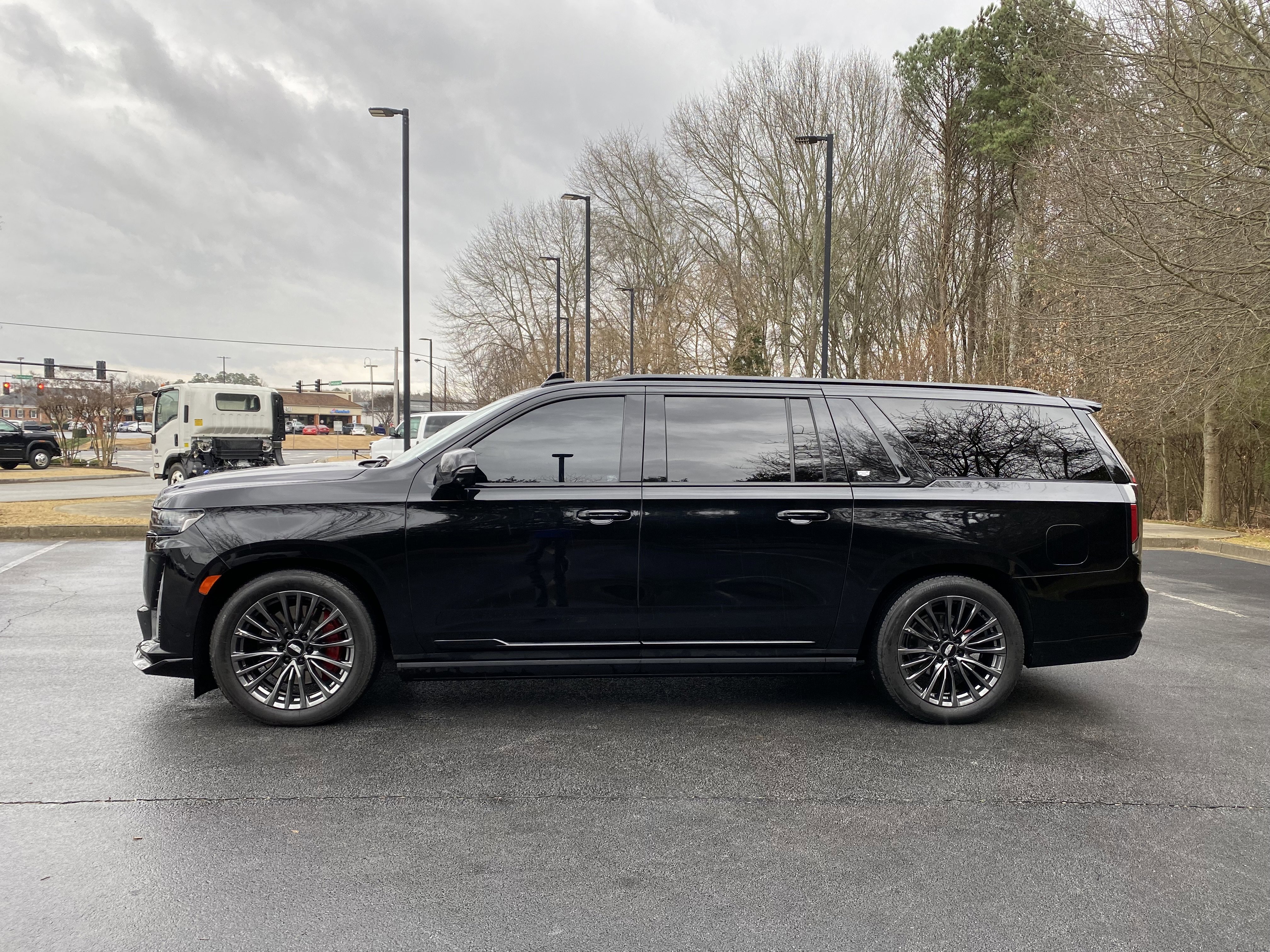 Used 2023 Cadillac Escalade ESV V image 6