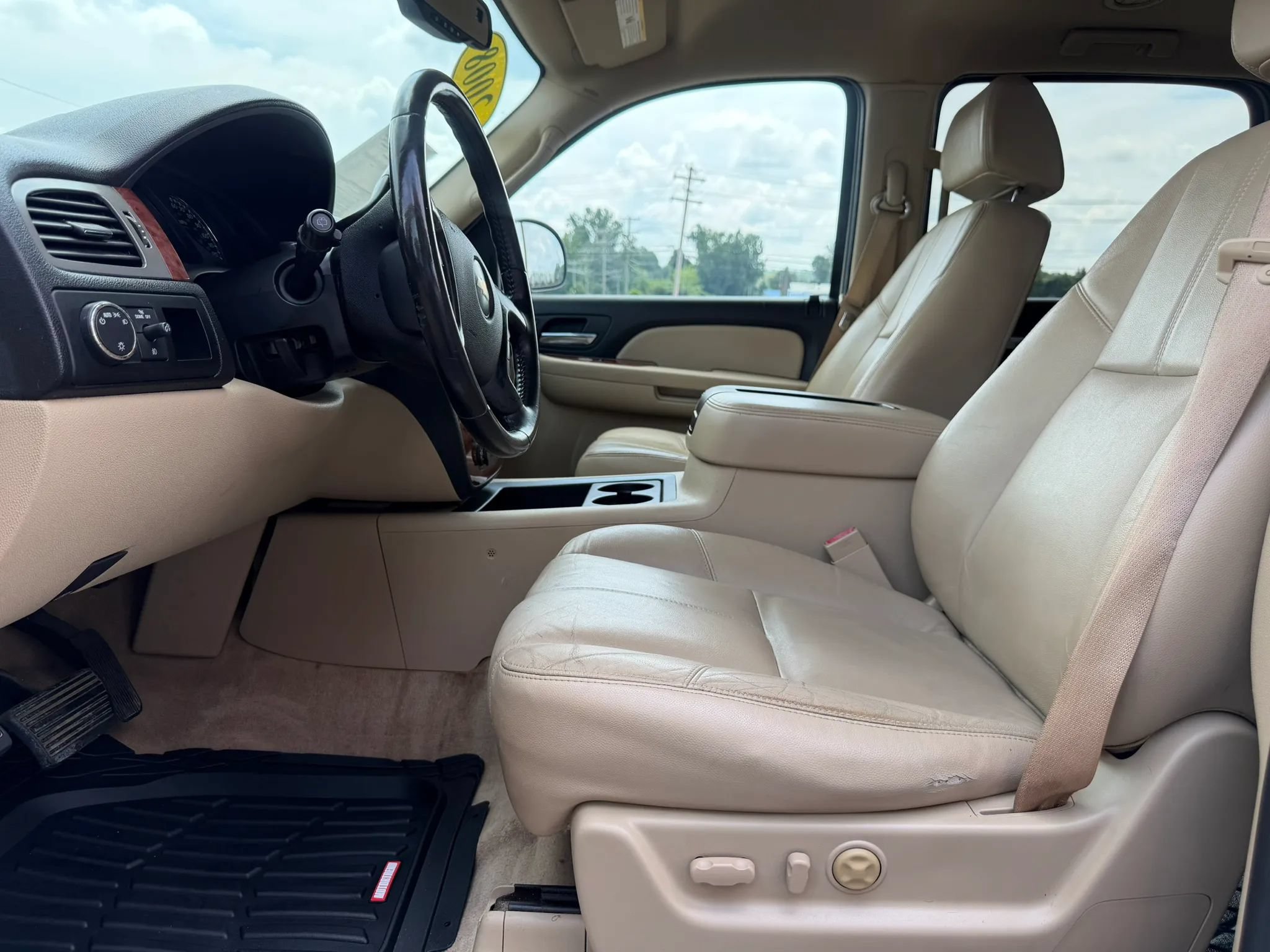 Used 2008 Chevrolet Suburban LT w/ LT Preferred Equipment Group RWD image 11