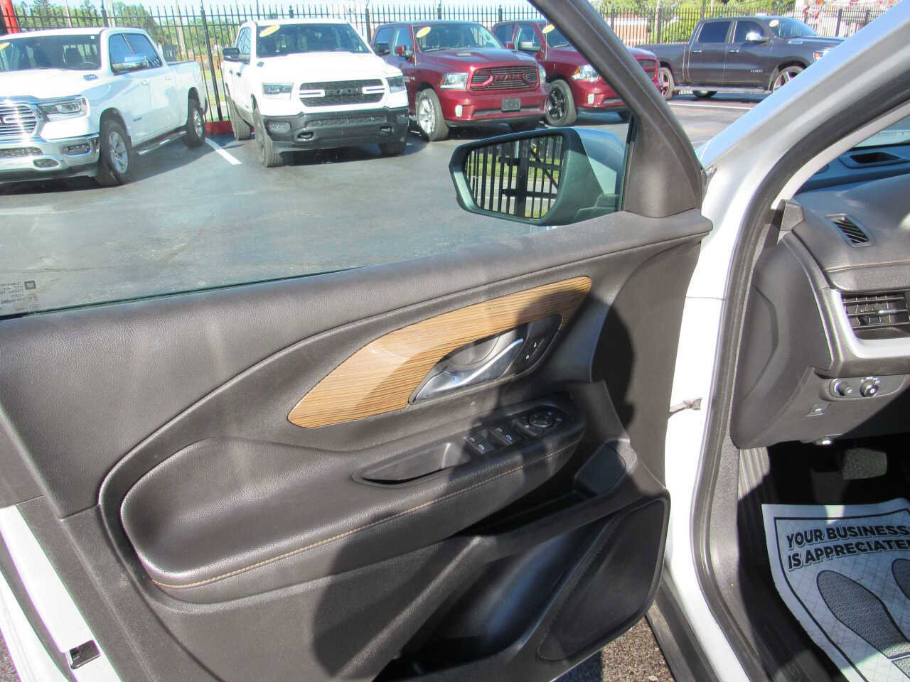 Used 2020 GMC Terrain SLE image 14