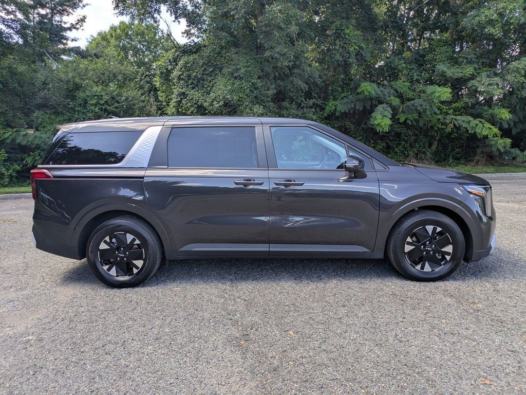 Used 2026 Kia Carnival LXS FWD image 3