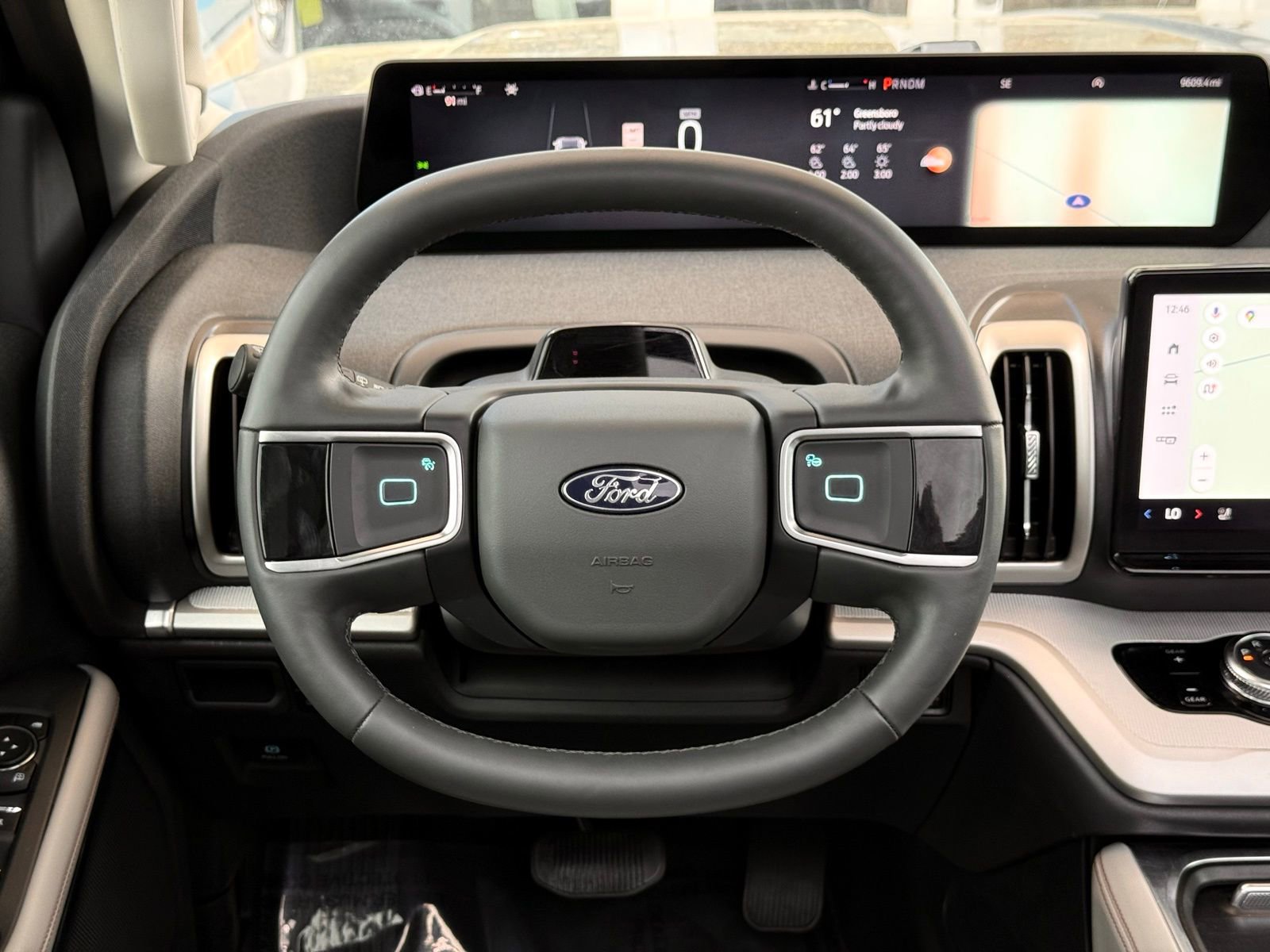 Used 2025 Ford Expedition Active image 37