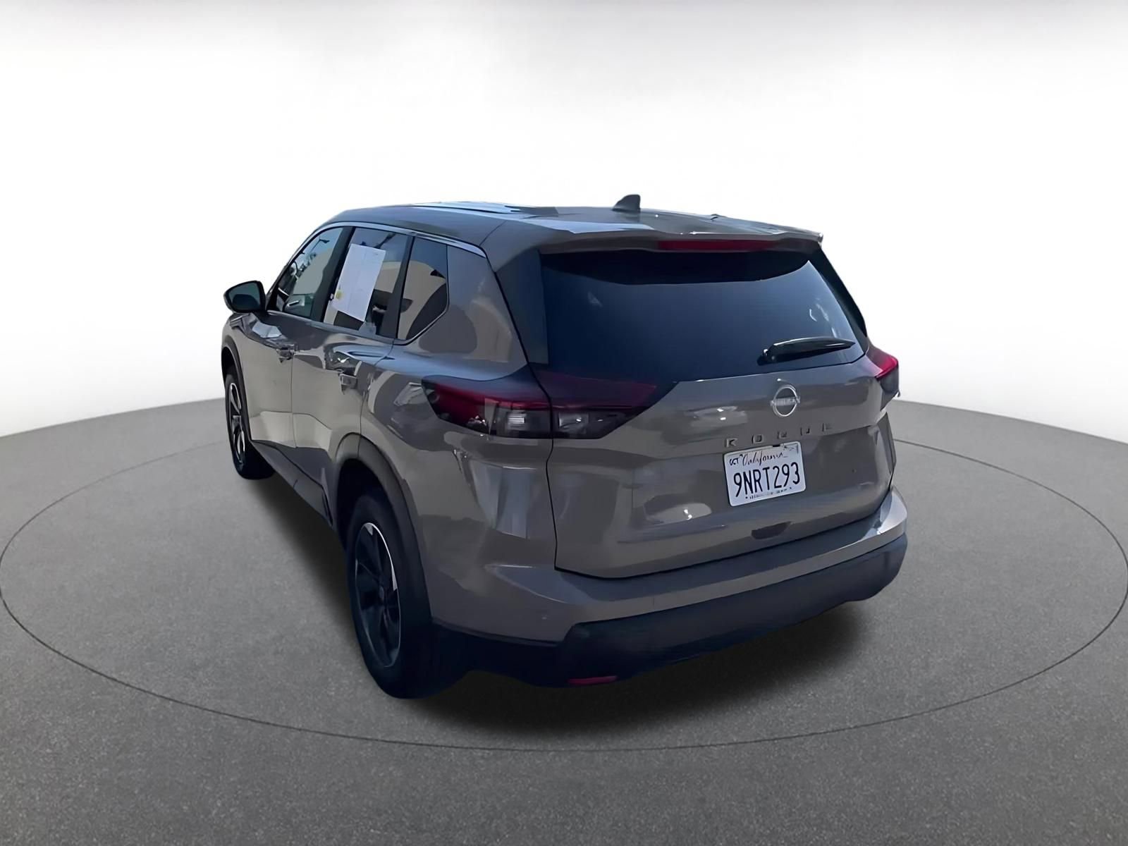 Used 2025 Nissan Rogue SV AWD/4WD image 11