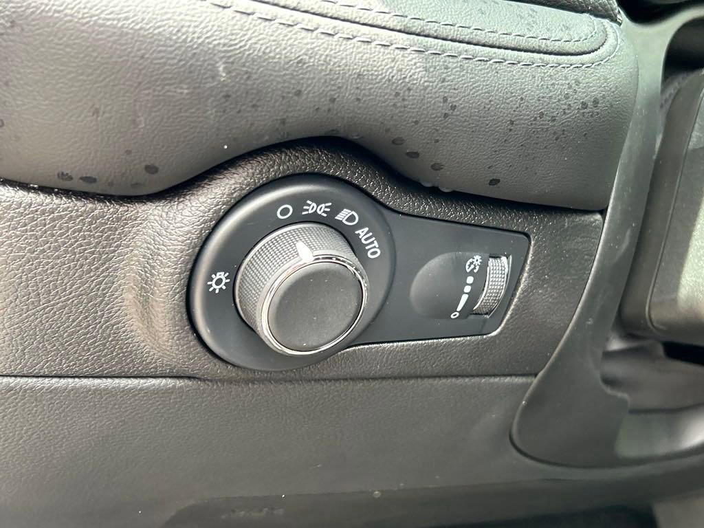 New 2024 Dodge Durango SXT w/ 3rd Row Seating Group image 33