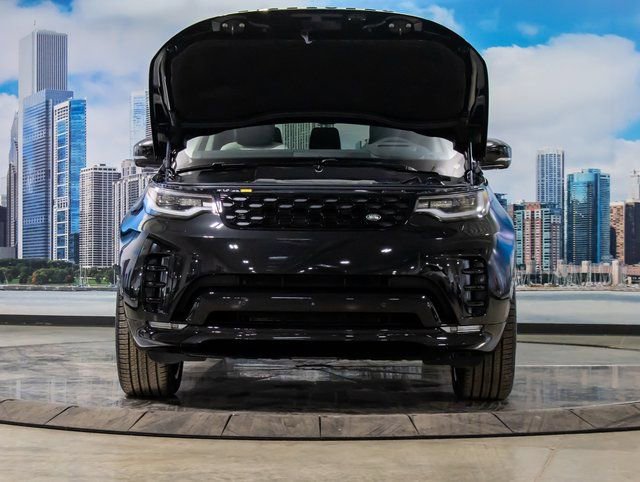 Used 2026 Land Rover Discovery Dynamic SE image 4