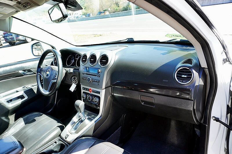 Used 2013 Chevrolet Captiva Sport LTZ FWD image 11