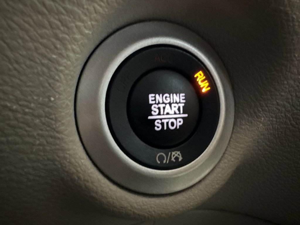 Used 2022 Chrysler Pacifica Touring-L FWD image 22