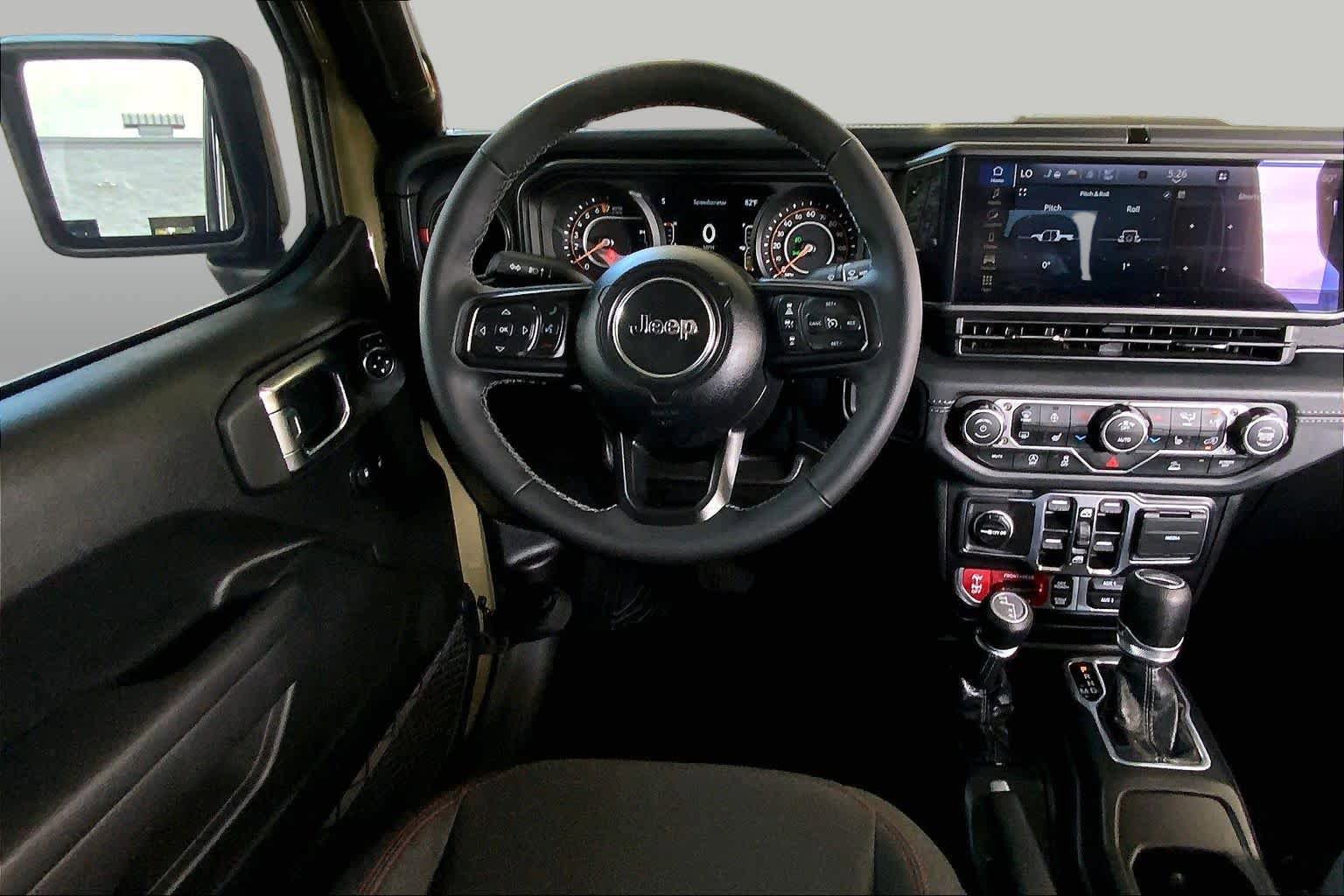 Used 2025 Jeep Gladiator Rubicon w/ Convenience Group AWD/4WD image 5