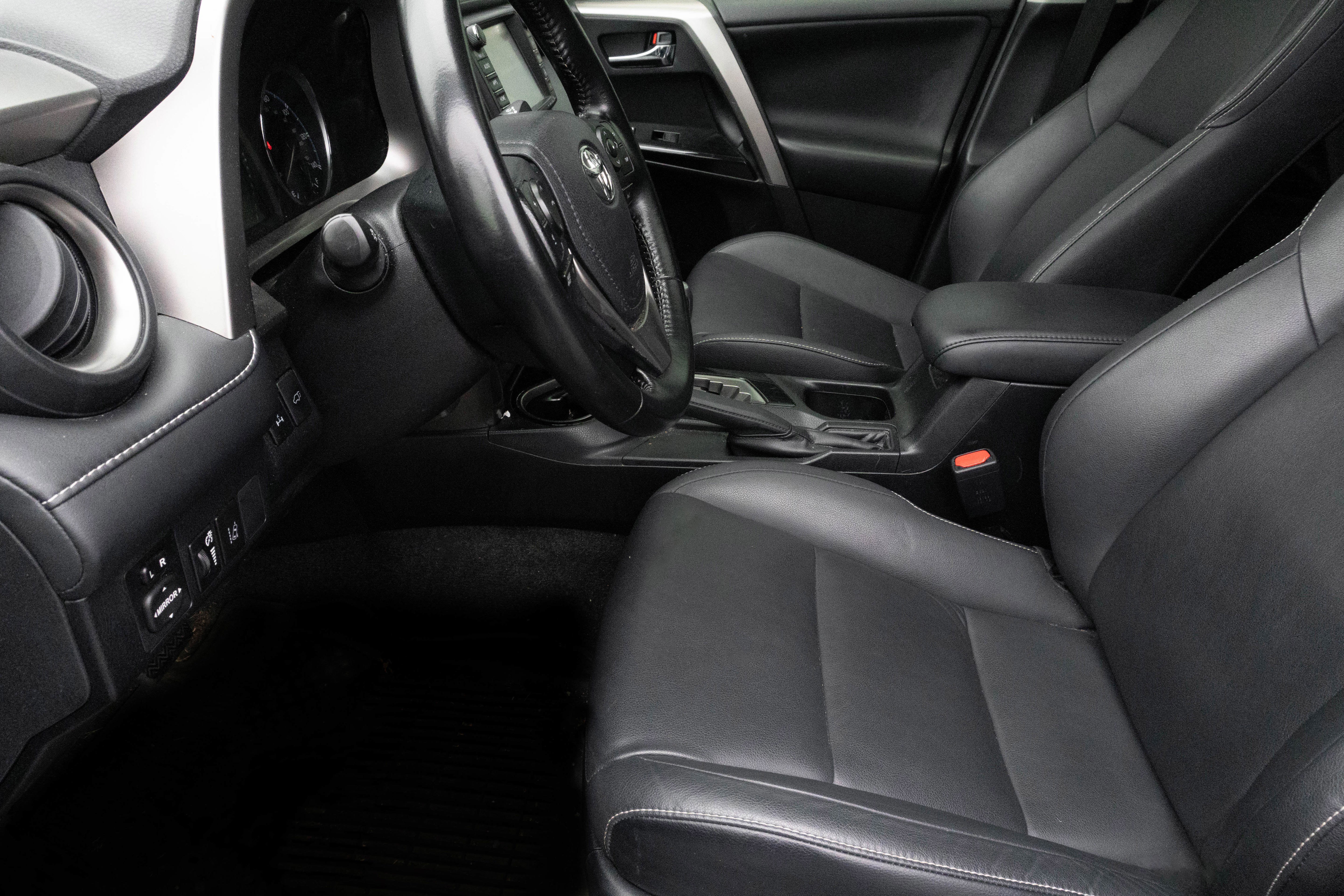 Used 2018 Toyota RAV4 Limited image 12