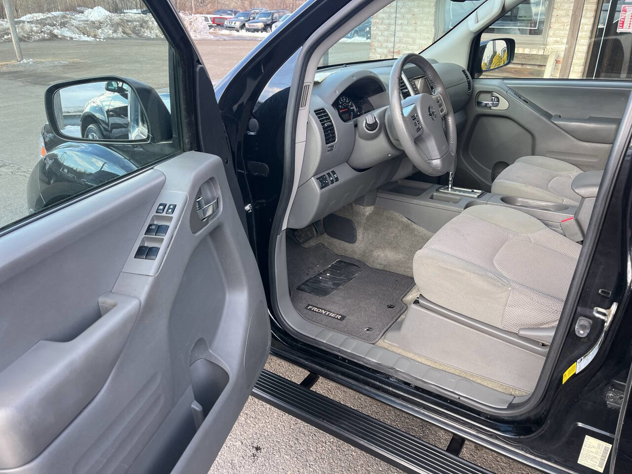 Used 2017 Nissan Frontier SV w/ SV Value Truck Package image 17