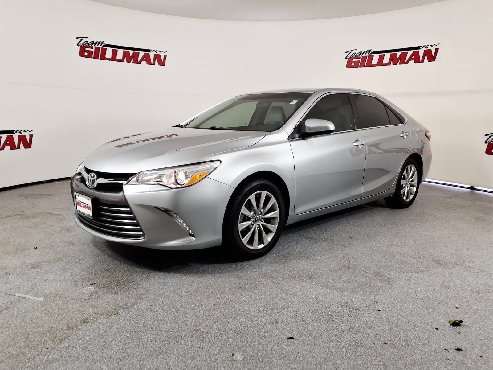 Used 2017 Toyota Camry XLE FWD image 3