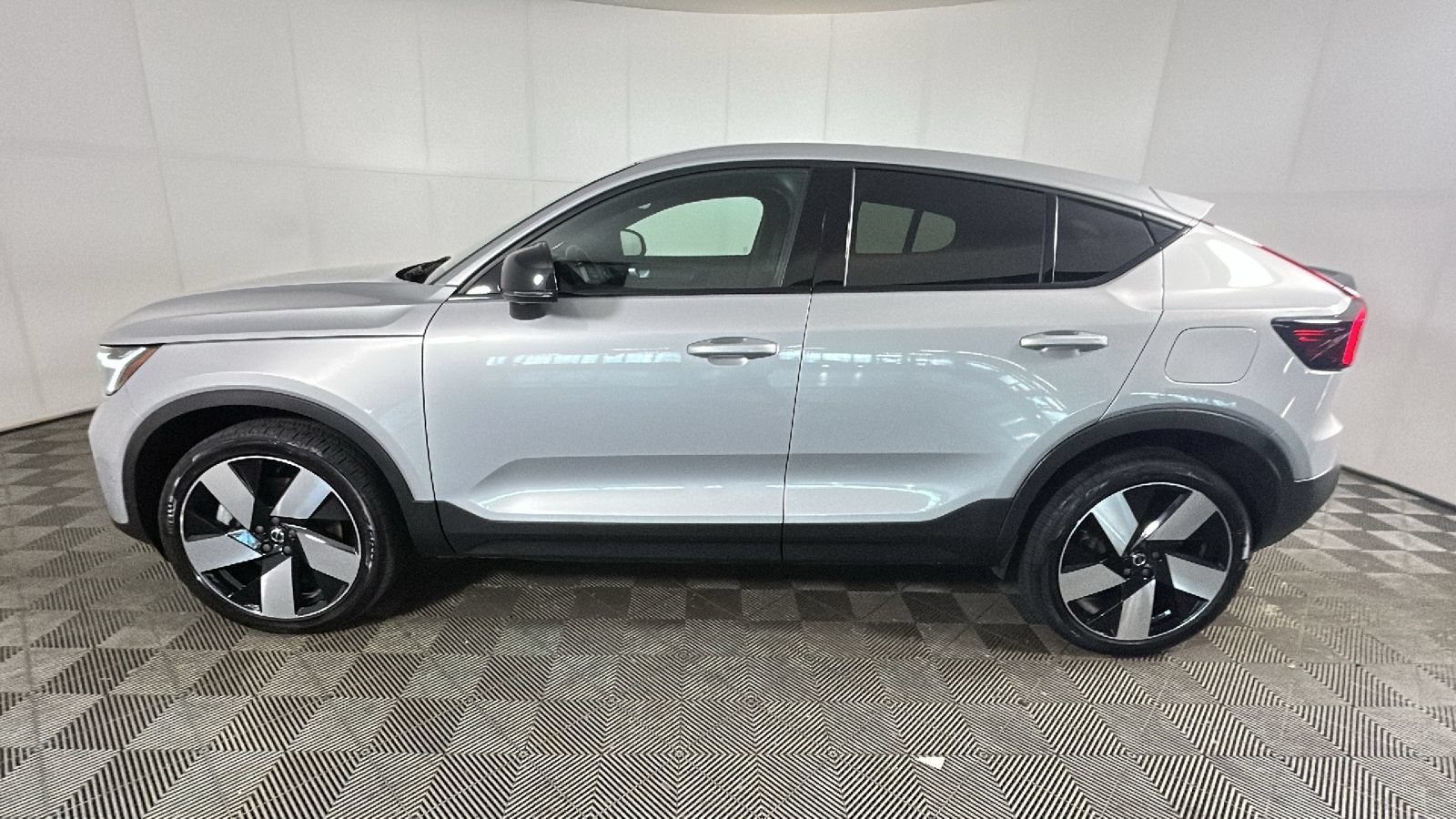 Used 2023 Volvo C40 P8 Recharge Ultimate AWD/4WD image 6