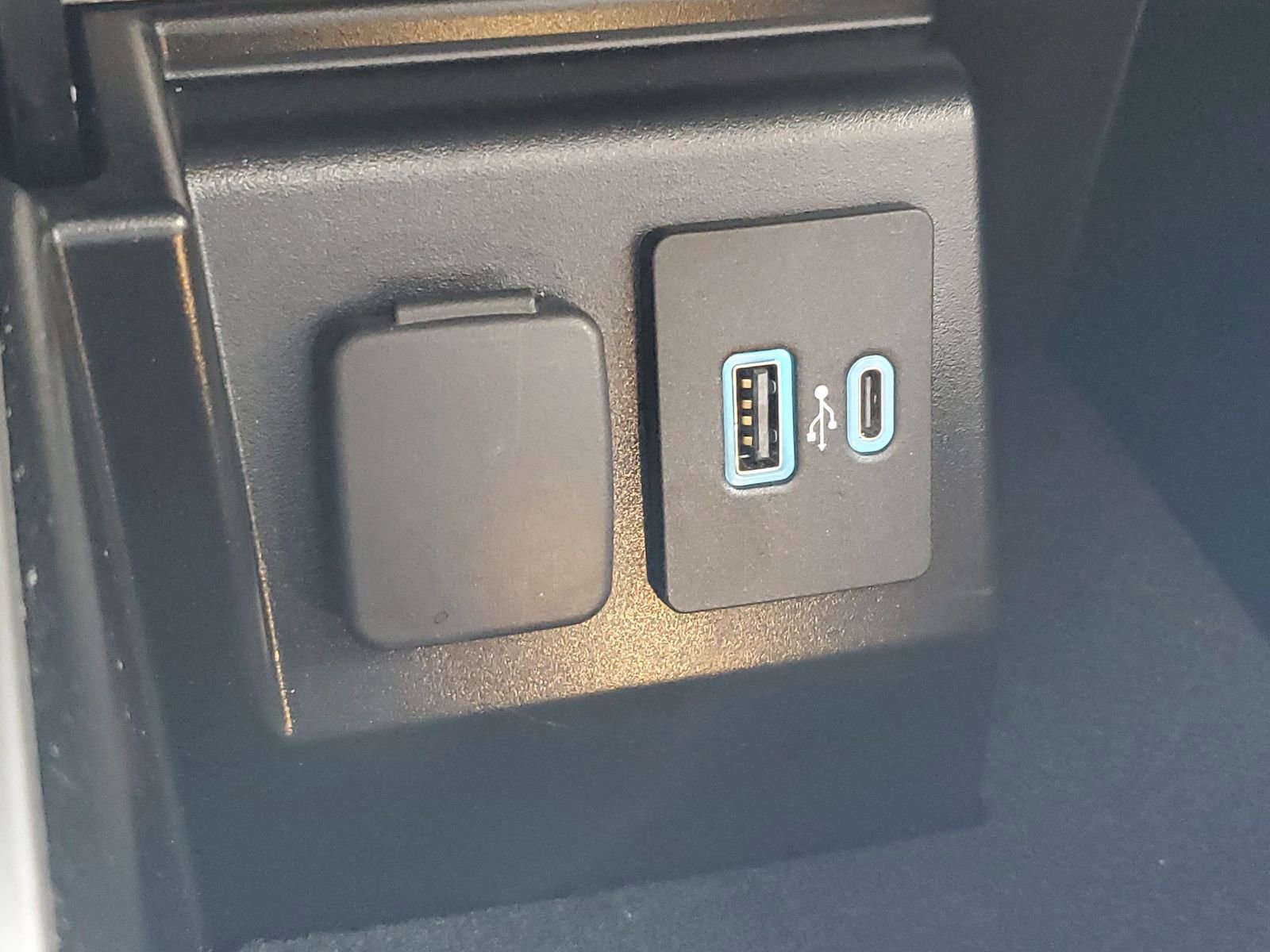 Used 2021 Ford Explorer Platinum w/ Equipment Group 601A image 29