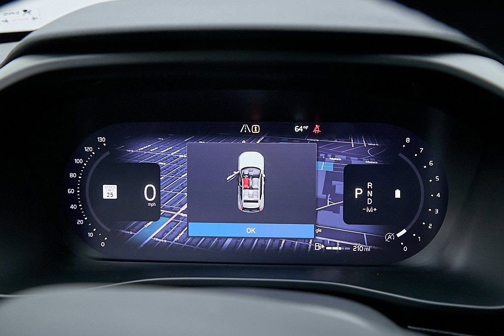 New 2026 Volvo XC40 B5 Plus w/ Protection Package Premier image 18