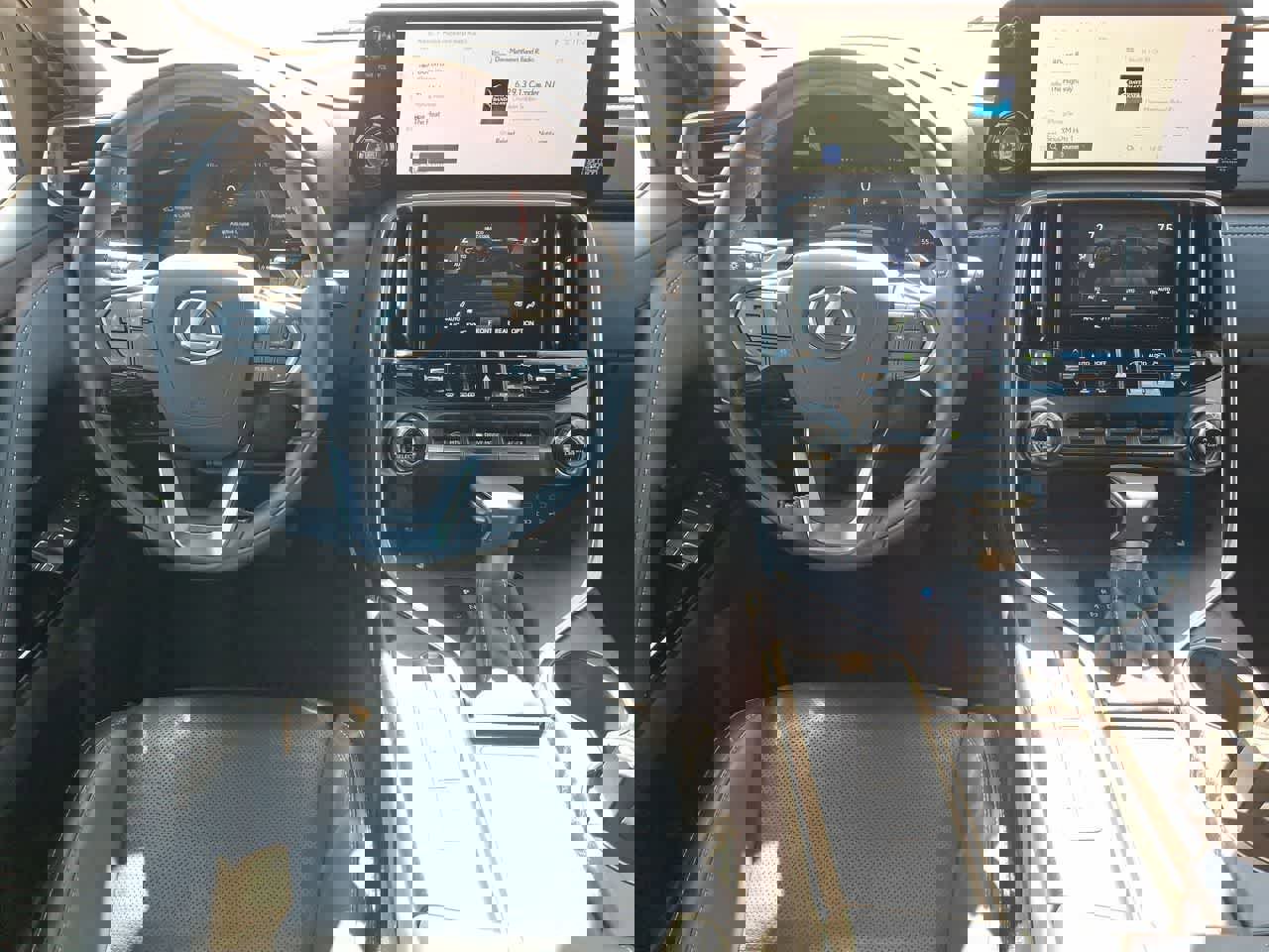 Used 2025 Lexus LX 600 4WD w/ Accessory Package (2T) image 27