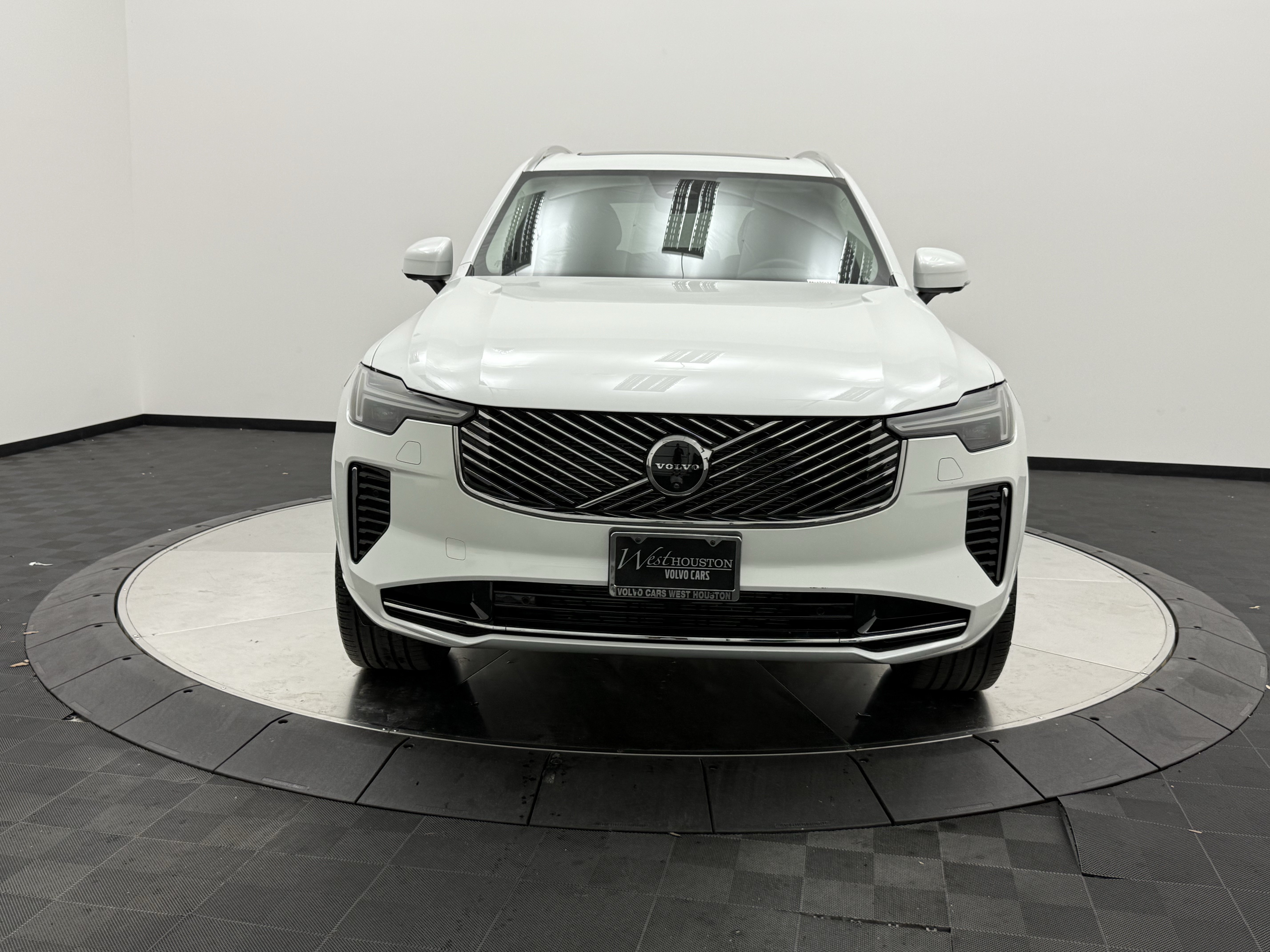 Certified 2025 Volvo XC90 B5 Plus w/ Protection Package Premier AWD/4WD image 3