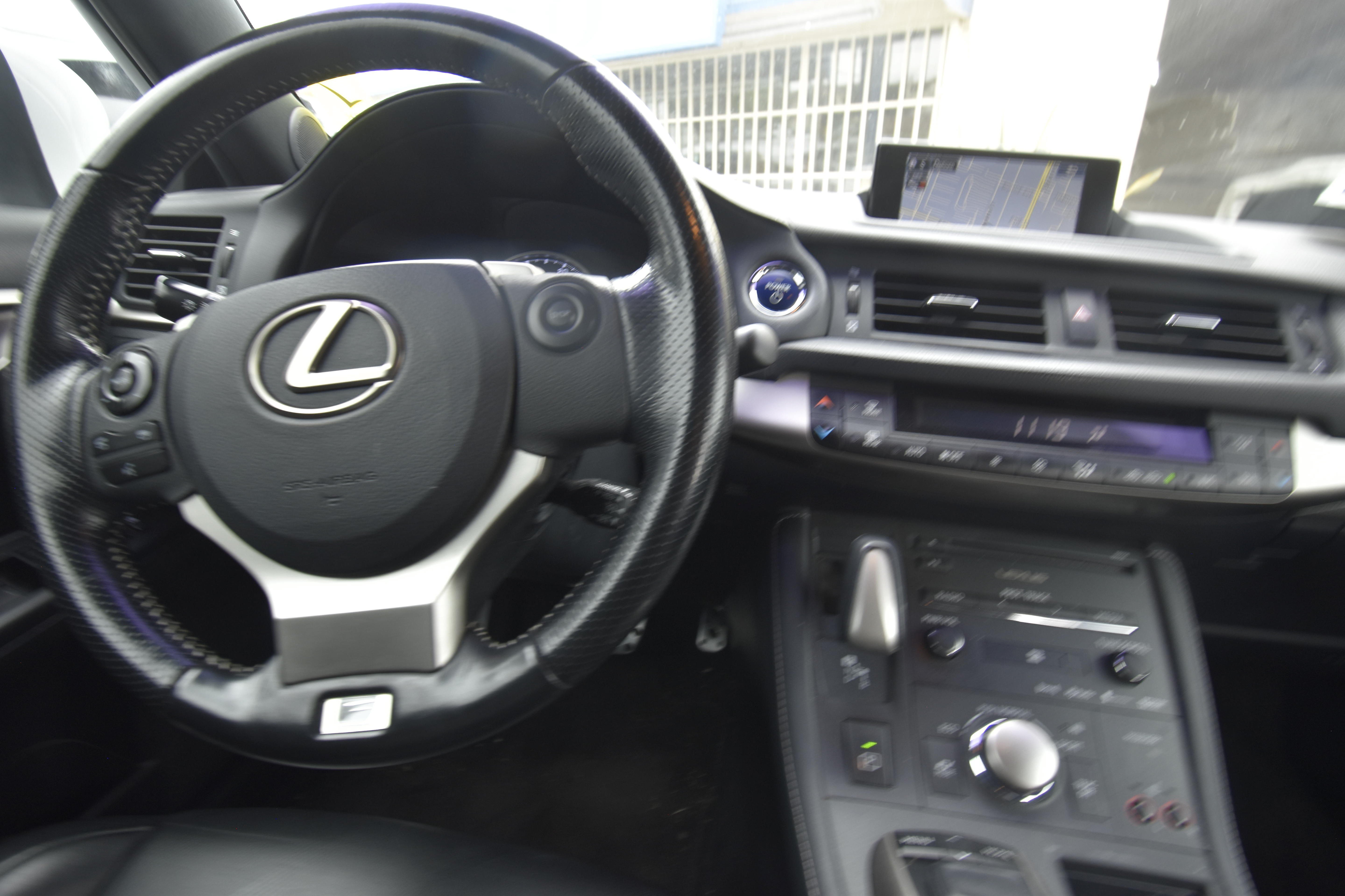 Used 2017 Lexus CT 200h w/ Navigation System Package FWD image 7