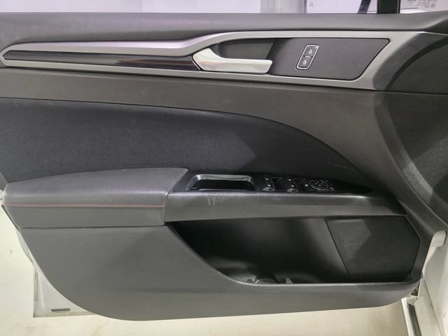 Used 2016 Ford Fusion SE FWD image 9