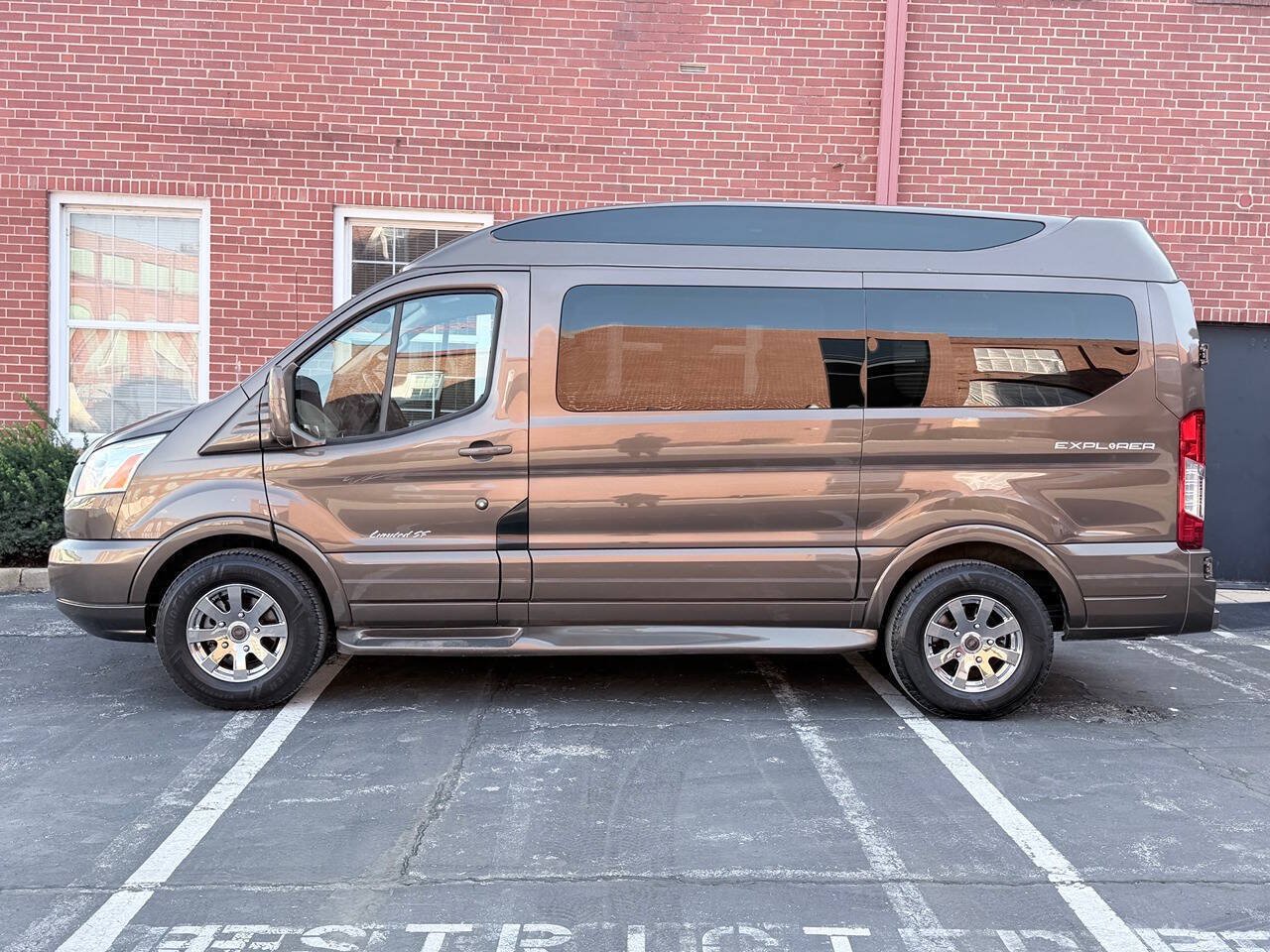 Used 2016 Ford Transit 150 XLT RWD image 3